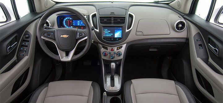 Interior do Tracker 2015