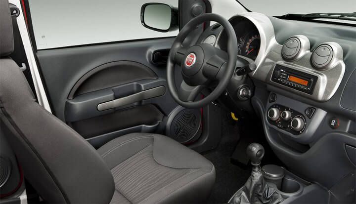 Interior do Uno 2012