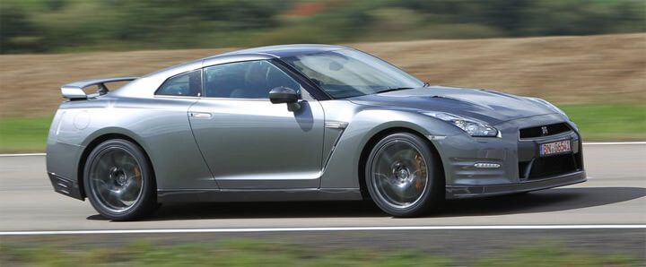 Lateral do GT-R 2012