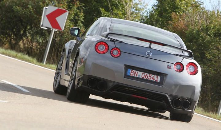 Traseira do GT-R 2012