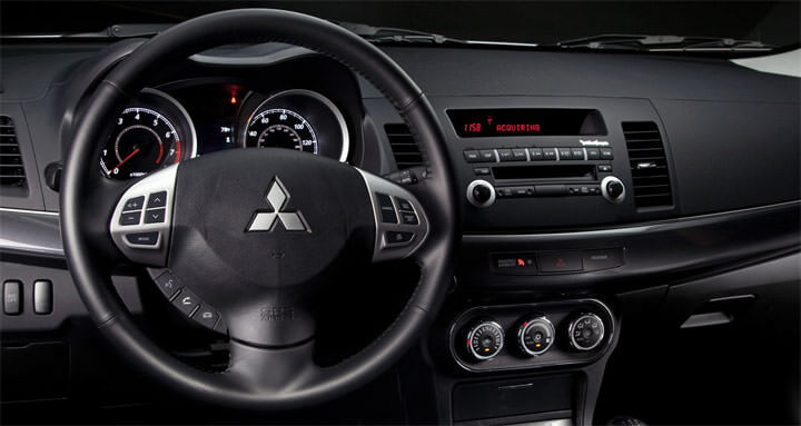 Interior Mitsubishi Lancer 2.0 2012