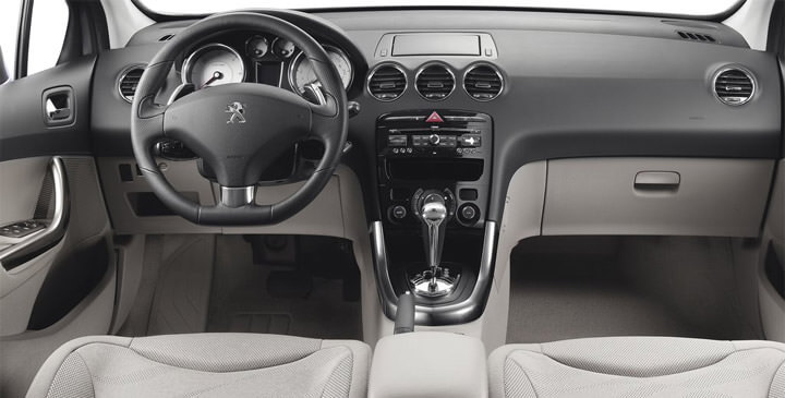 Interior do Peugeot 308 2012