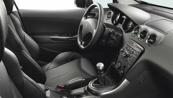 Interior Peugeot 308 GTi 2013